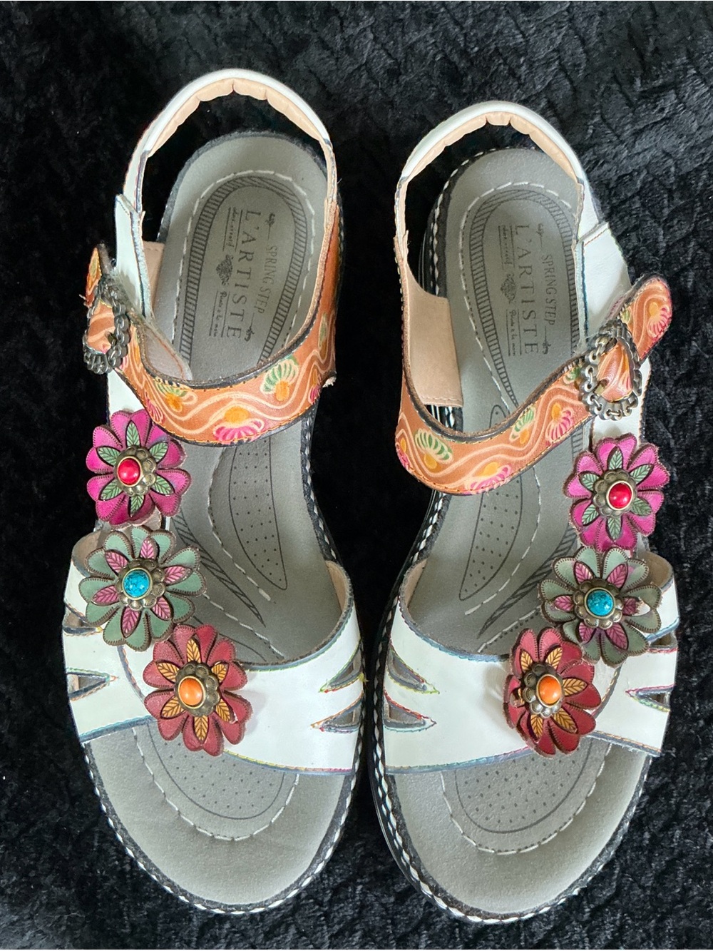 Women's White & Tan Floral Platform Sandals - Picture 3 of 8